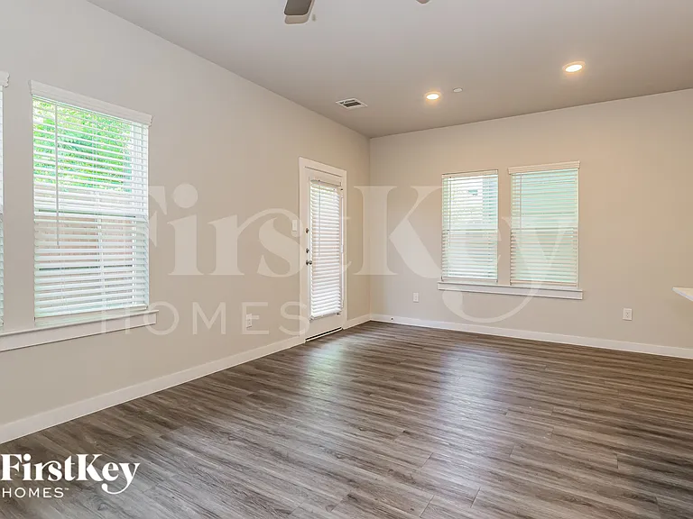 18322 W Centro Cir — Photo 6