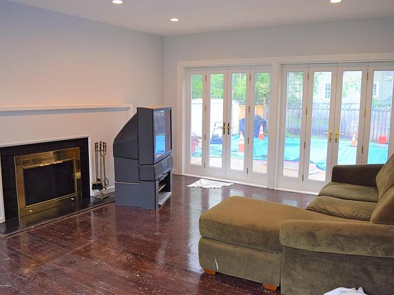 2nd image of 269 Lawrence Ave