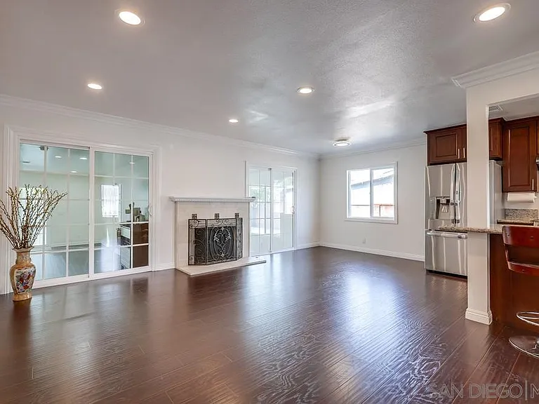 1346 S Joane Way — Photo 4