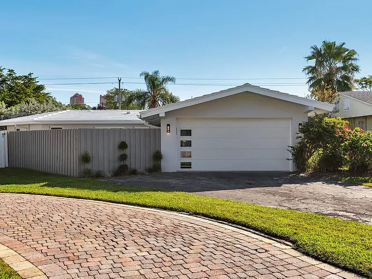 2417 Bayview Dr — Photo 47