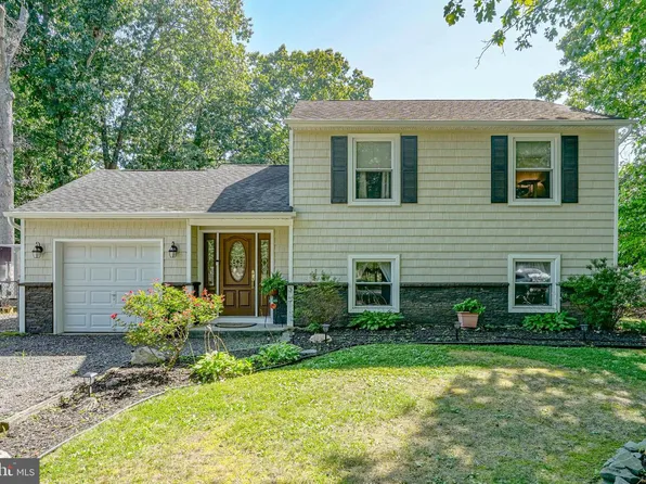 602 Autumn Crest Dr, Waterford Works, NJ 08089