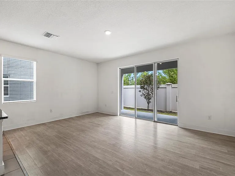 2878 Suncoast Plains Dr — Photo 23