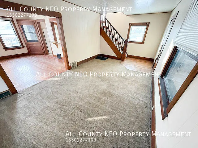 Spacious 3 Bedroom Home with Fenced Yard! — Photo 4