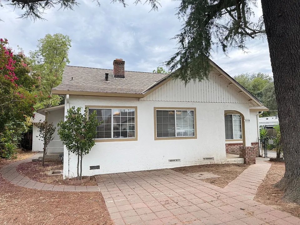 2228 Roanoke Ave