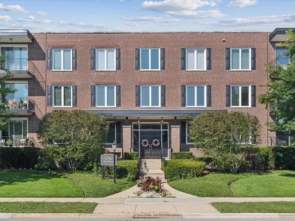 1350 N Western Ave APT 206, Lake Forest, IL 60045