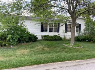 28 Cardinal Dr, Beecher, IL 60401