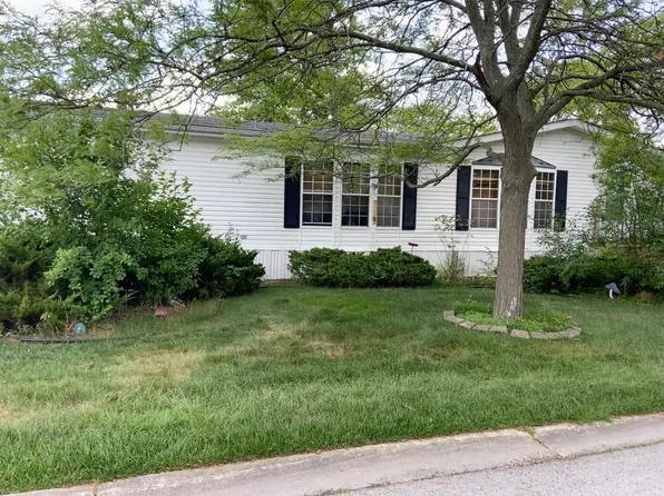 28 Cardinal Dr, Beecher, IL 60401