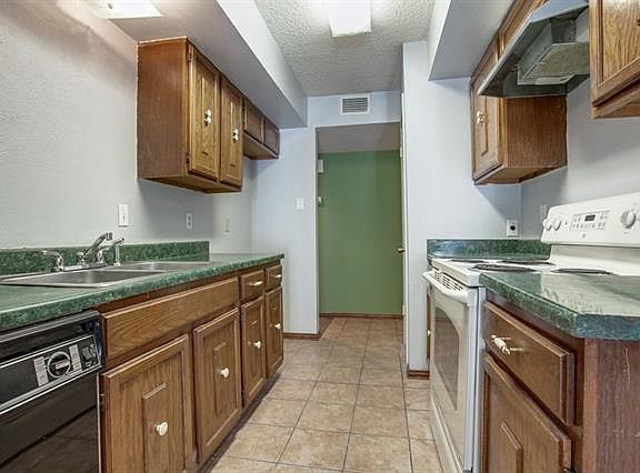 3rd image of 4600 Gleneagle St