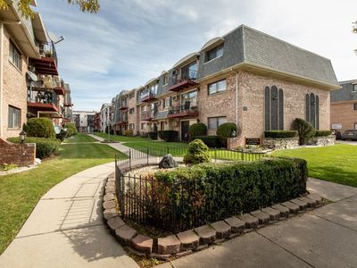 5341 N Delphia Ave #3E, Chicago, IL, 60656