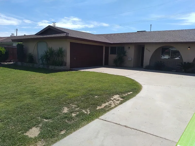 2505 Holladay Ave — Photo 2