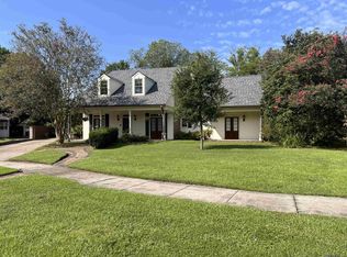 6832 S Woodgate Ct, Baton Rouge, LA 70808