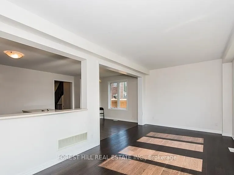 70 Hanson Cres — Photo 11