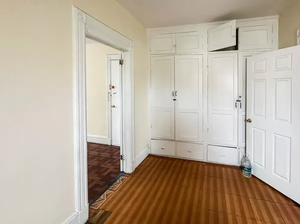 170 Saint Pauls Avenue image 3 of 11