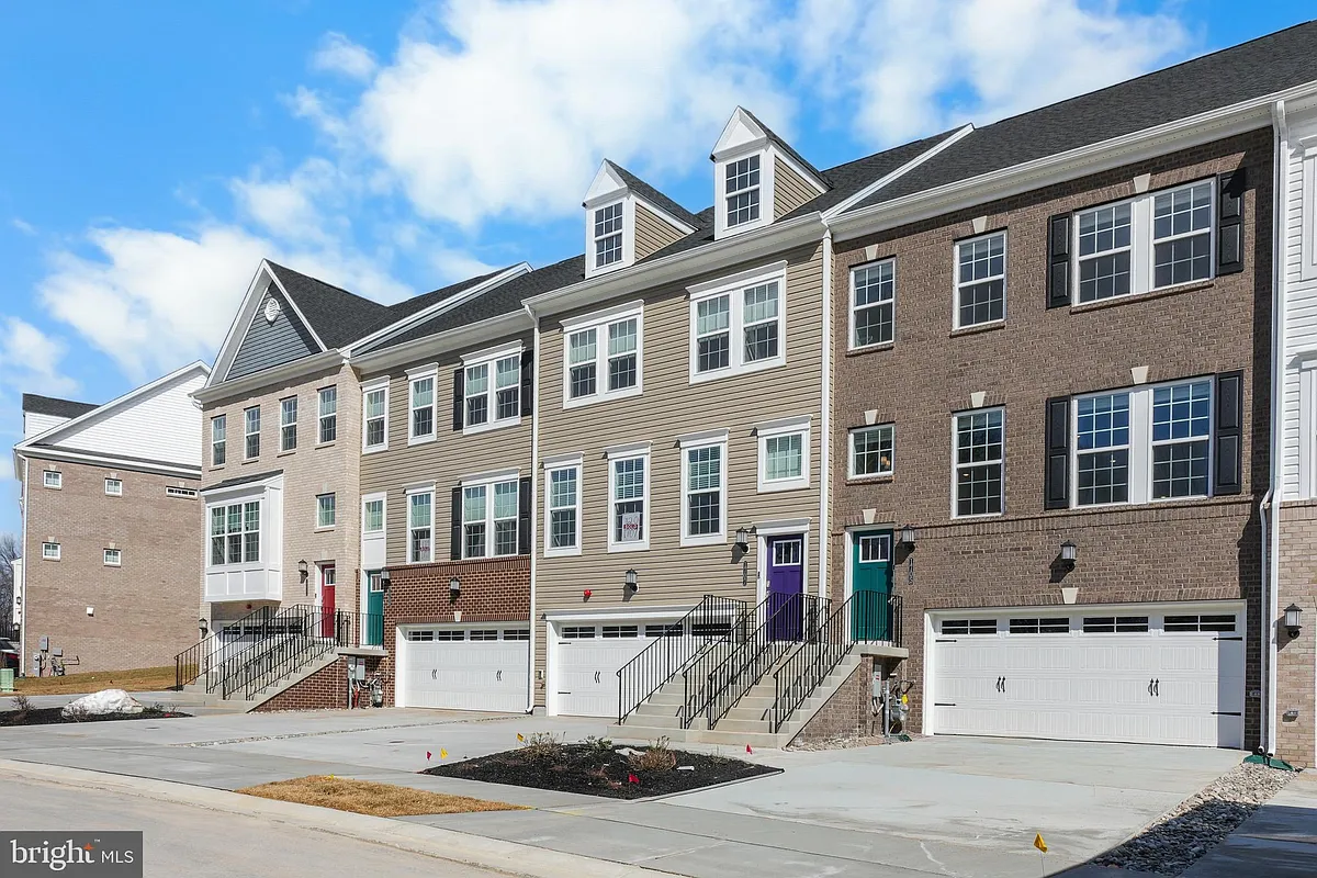Building Photo - 1705 Water Crossing Rd