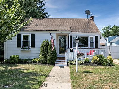 1st image of 6 Collins Dr