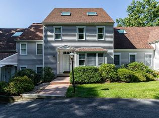 37 Upper Ln #V, Millbrook, NY 12545