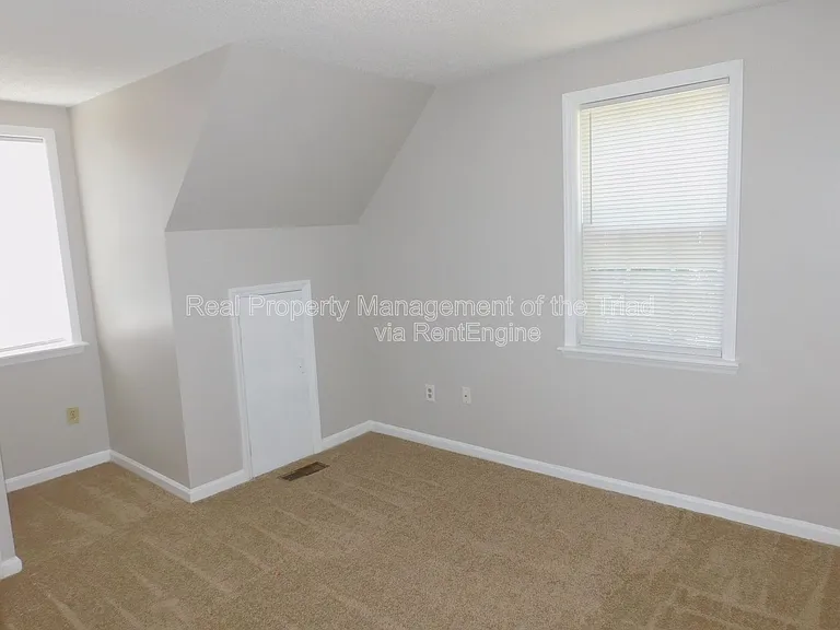 1805 Cody Ave — Photo 17