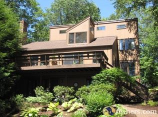 90 N Shore Ln, Winthrop, ME 04364