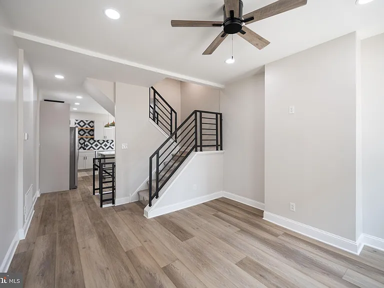 521 N Douglas St — Photo 1