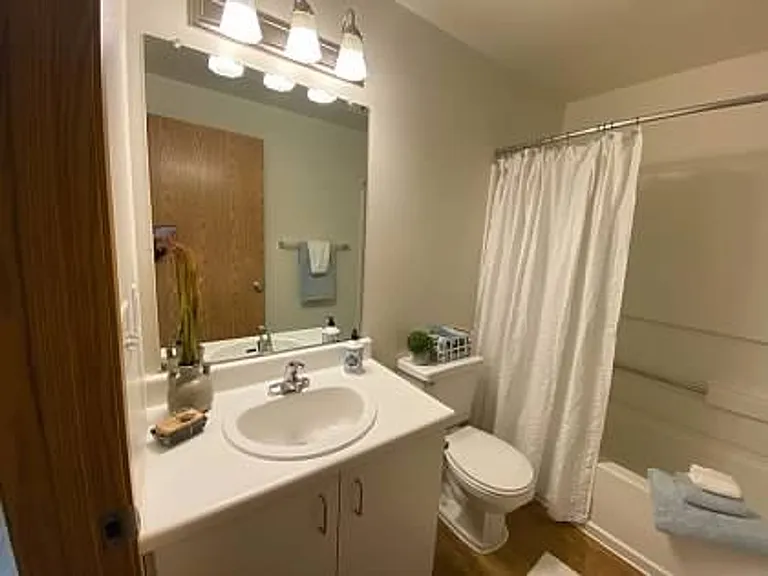 The Heights Apartments — Photo 8