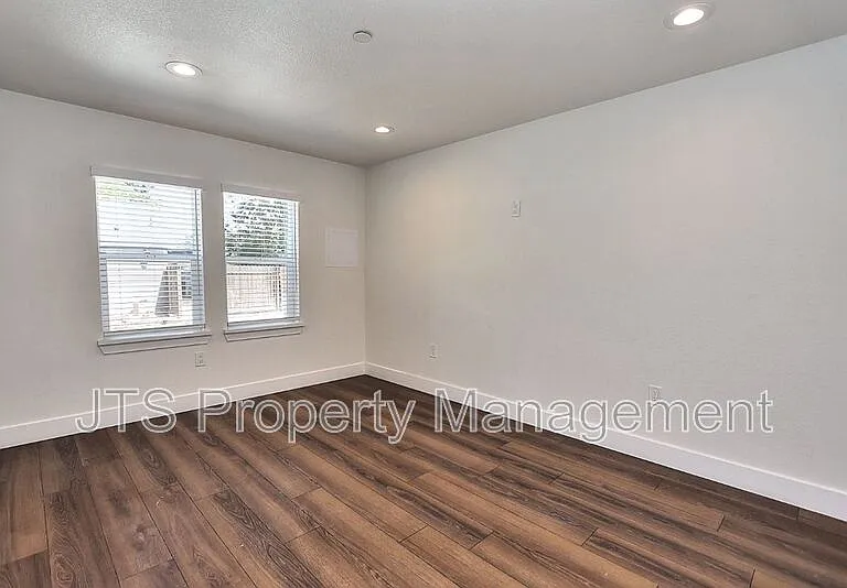 4712 65th St — Photo 9
