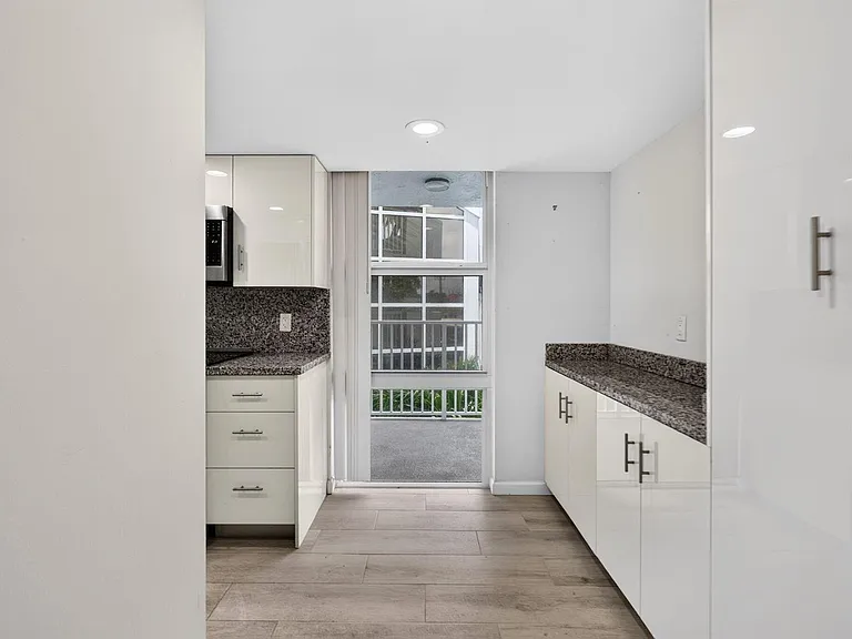 3901 S Flagler Dr #204 — Photo 5