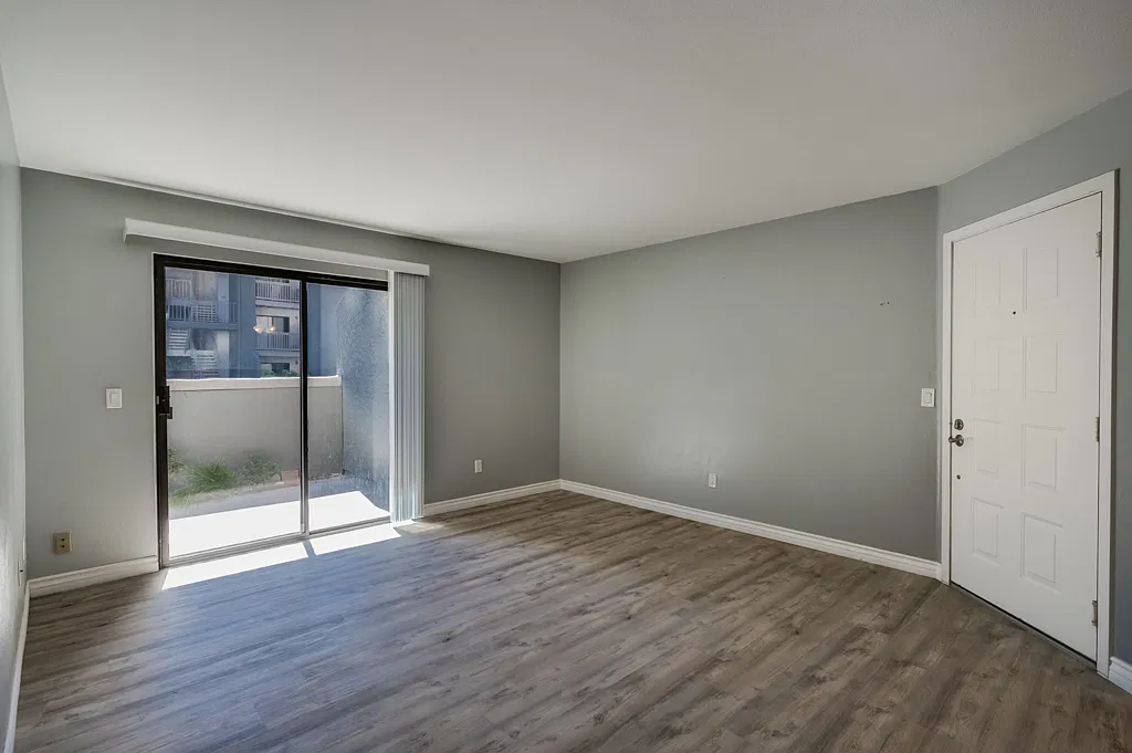 1 bed, 704 sqft, $2,375 — Photo 3