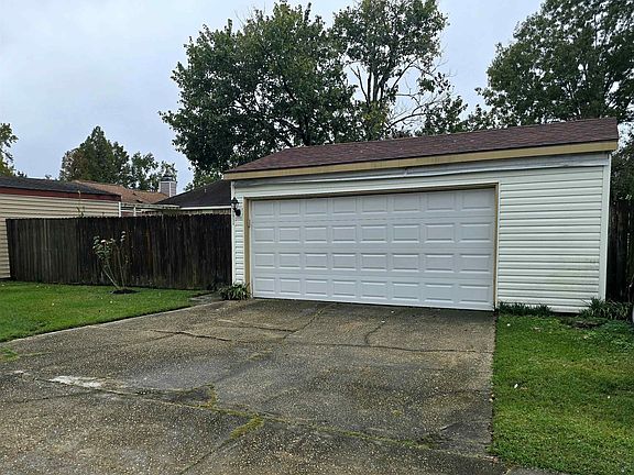 5th image of 16055 Manchester Ave