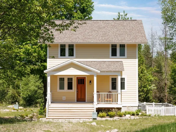 220 W Harbor Hwy, Maple City, MI 49664