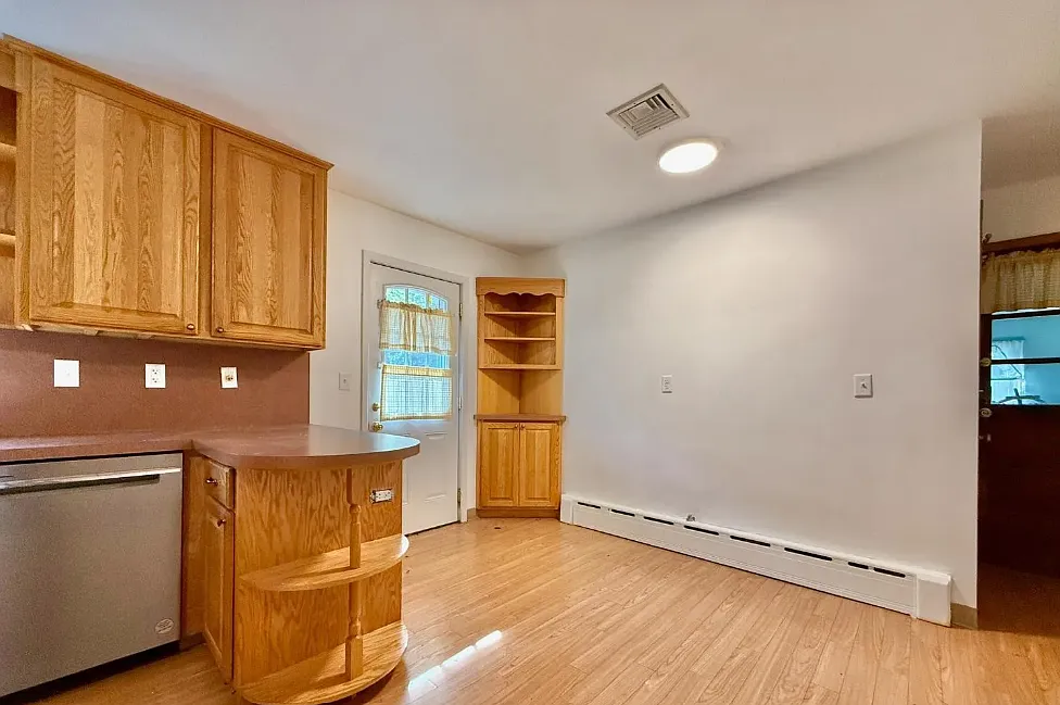 452 Cranbury Rd — Photo 4