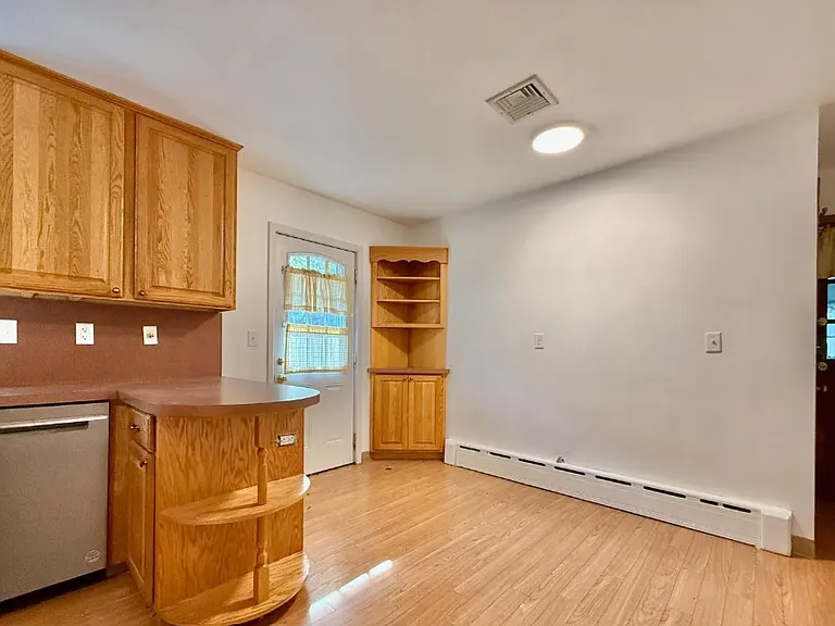452 Cranbury Rd — Photo 5