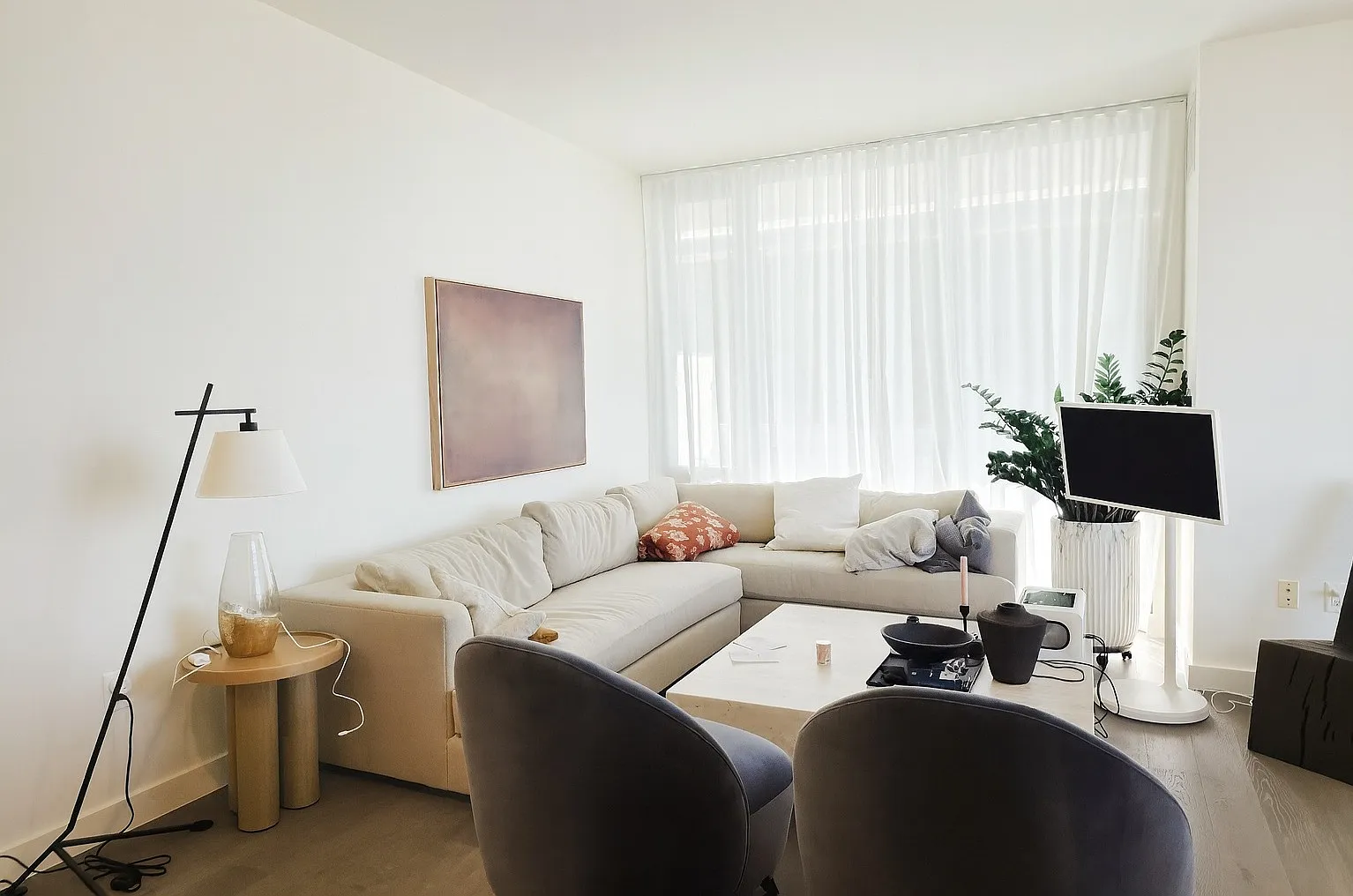 3 bed, 2000 sqft, $7,900 — Photo 2
