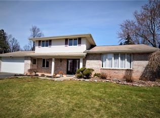 258 Pine Valley Dr, Rochester, NY 14626