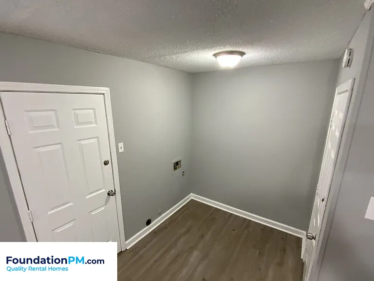 901 Chesterton Dr — Photo 6