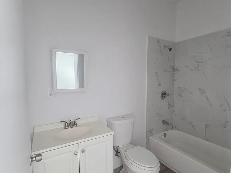 324 E Esther St — Photo 18