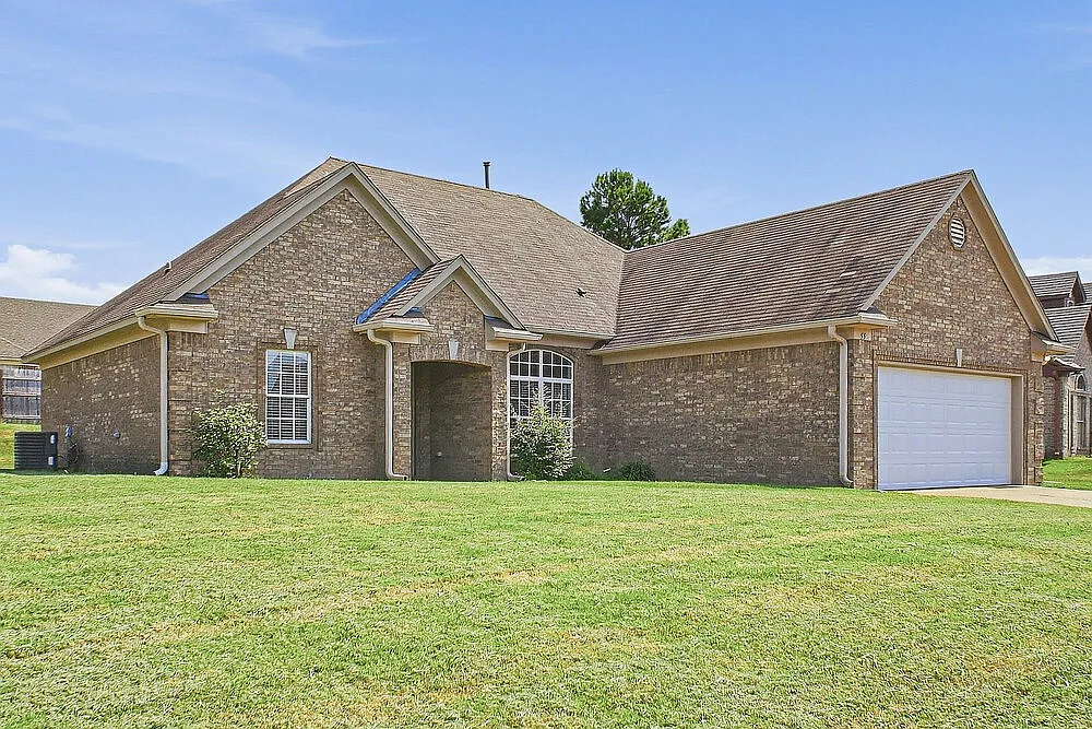 3 bed, 2.0 bath, 1532 sqft, $1,815 — Photo 3