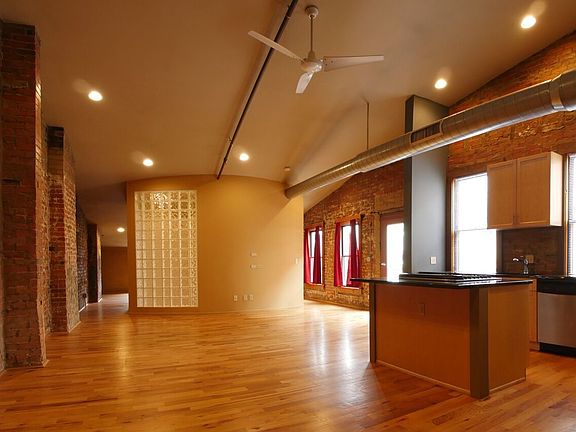 5th image of 404 Reading Rd APT 404