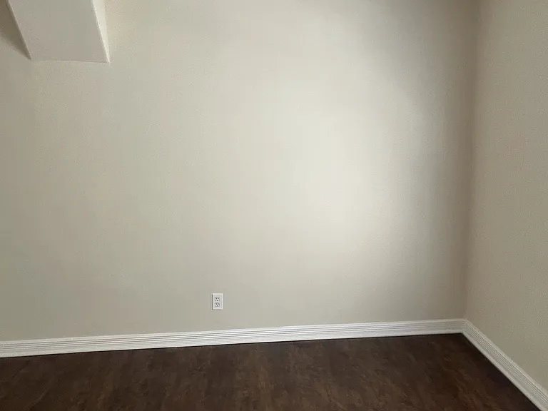 Lindbrook Manor Apartments — Photo 109