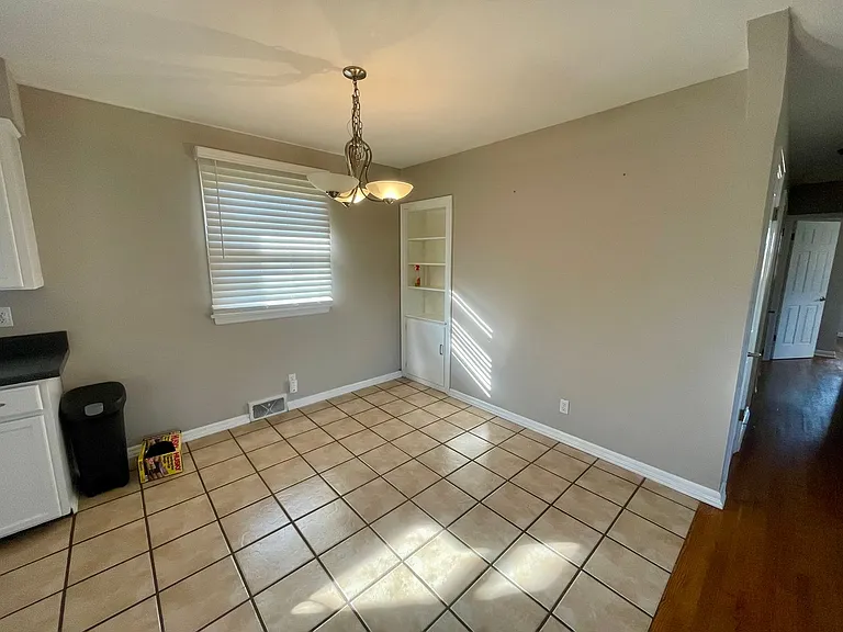 727 Sandusky Dr — Photo 3