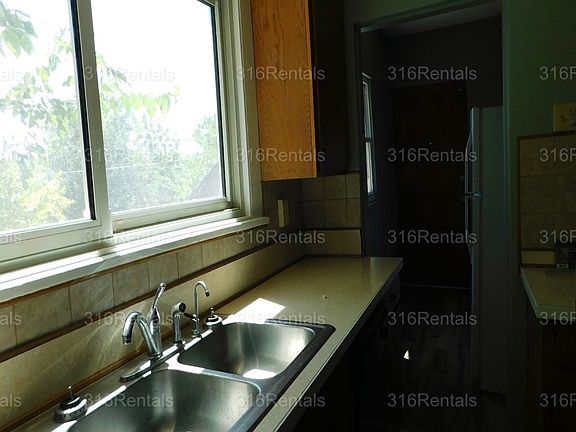 2nd image of 113 S Oak St