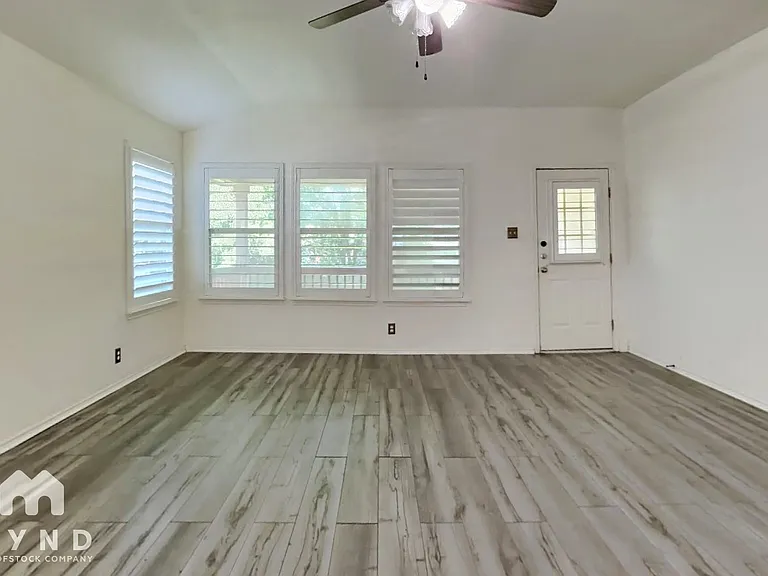 4611 Echo Lake Dr — Photo 3