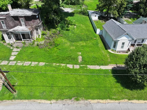214 W North St, Grayville, IL 62844