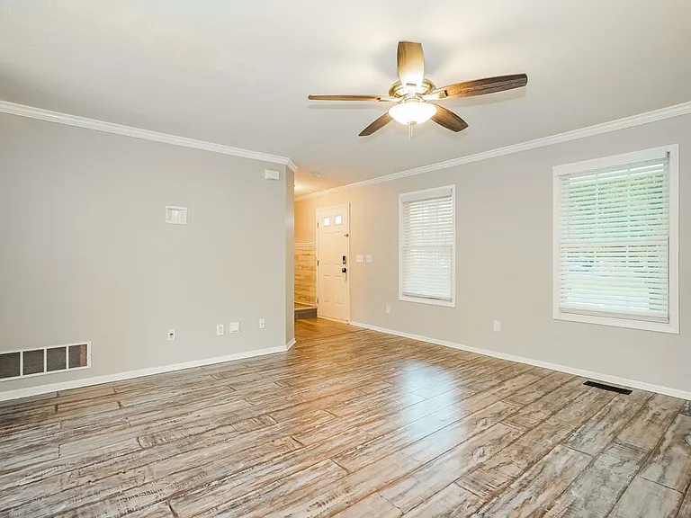 5525 Boucher Dr — Photo 7