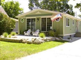 206 E Hurlbut St, Charlevoix, MI 49720