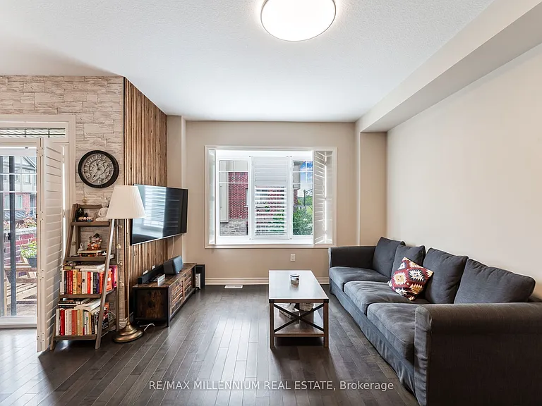 18 Whaley Ln — Photo 8