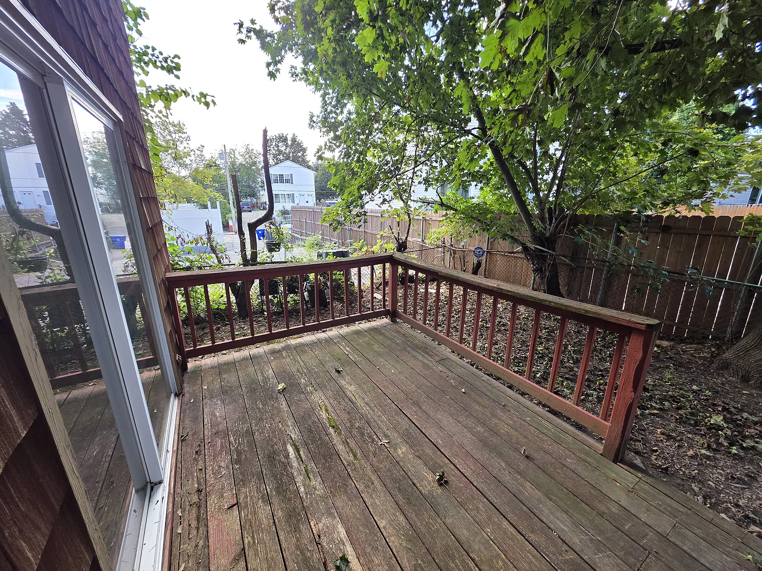  37 Bancroft St 2-Floors 2b/1.5b Updated Spacious Deck! Laundry Petsok — Photo 4