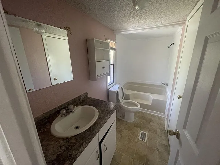 247 Produce Dr — Photo 6