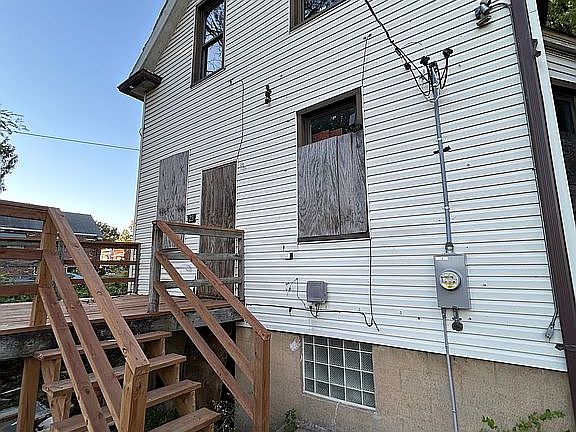 4th image of 922 Canaan Ave