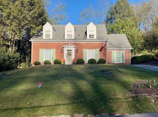 212 Summit Dr, Pineville, KY 40977