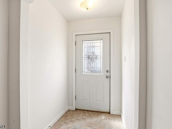 5th image of 174 Orient St